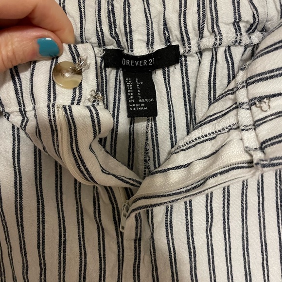 Forever 21 Size Small Vertical Stripe Loose Cropped Pant - Picture 2 of 6